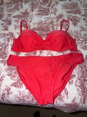 Helen Jon Twist Underwire Bra Top & Hipster Bottom Bikini Set